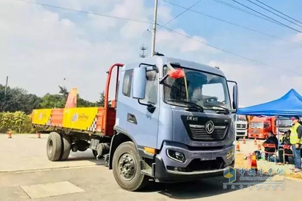 東風(fēng)天龍載貨車