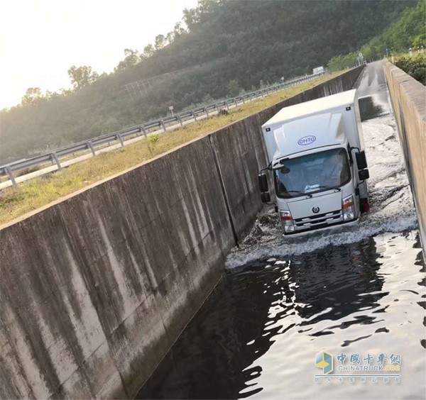 恒天新楚風(fēng)純電動(dòng)物流車測(cè)試