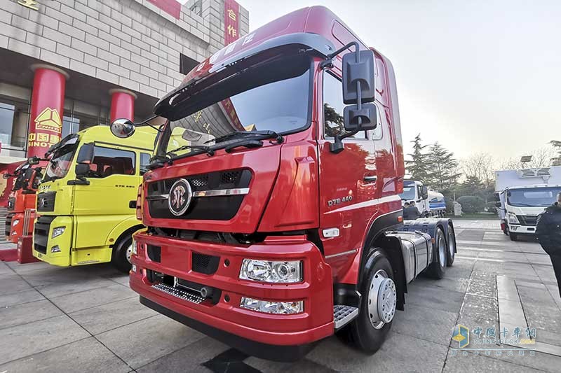 新斯太爾 D7B 國五 440馬力 6X4 牽引車