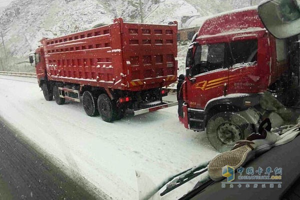 雪天行車