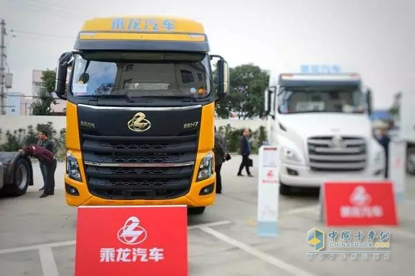 乘龍H7 6×4牽引車