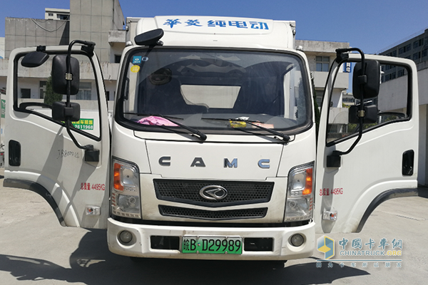 華菱星馬4.2米純電動(dòng)廂式運(yùn)輸車(chē)