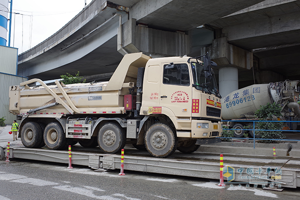 華菱星馬渣土車