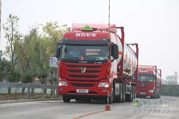 駕駛中集聯(lián)合卡車U+車型現(xiàn)場模擬實(shí)際運(yùn)營工況