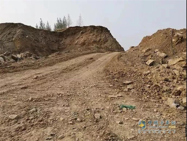 江鈴寶典工作道路泥濘路面