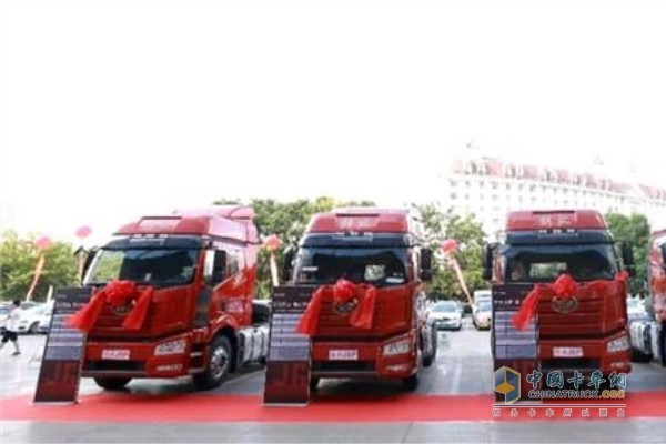 一汽解放新J6P 6×4解放550馬力牽引車合肥區(qū)域產品品鑒會