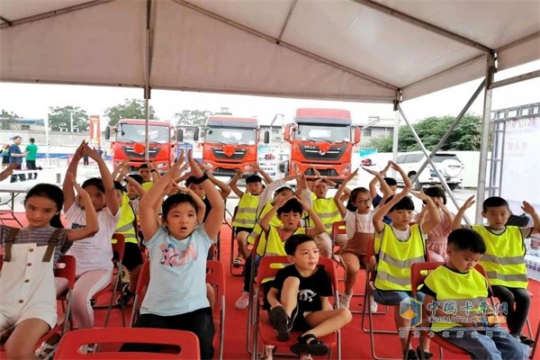 東風(fēng)商用車天龍寶寶夏令營活動(dòng)