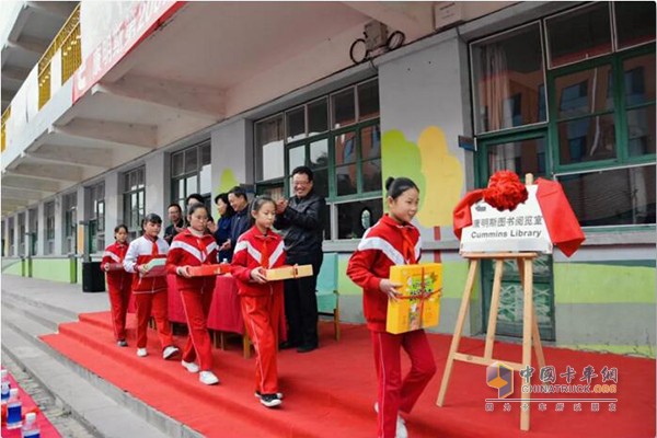 康明斯圖書館正式啟用