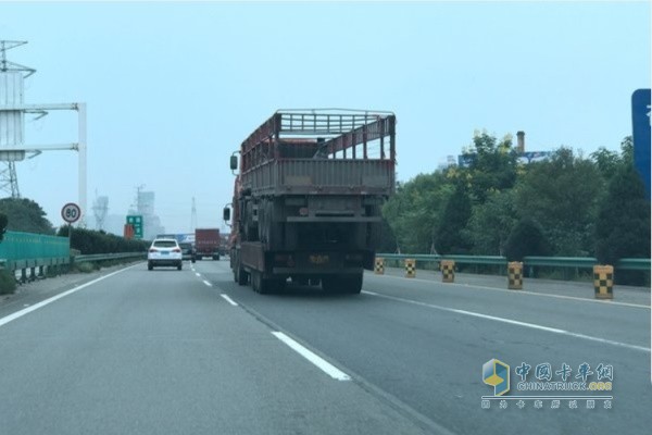 行駛車輛注意駕駛路線