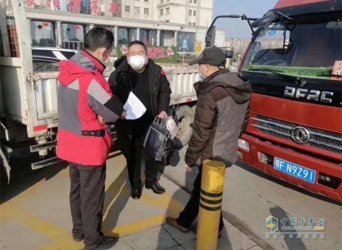 東風(fēng)多利卡車主李鵬、李云