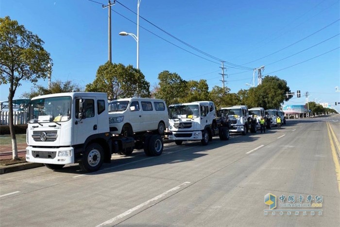 11臺來自東風(fēng)汽車股份的防疫霧炮車專用底盤11臺來自東風(fēng)汽車股份的防疫霧炮車專用底盤