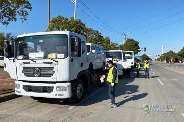 對東風(fēng)汽車股份的防疫霧炮車專用底盤消毒處理