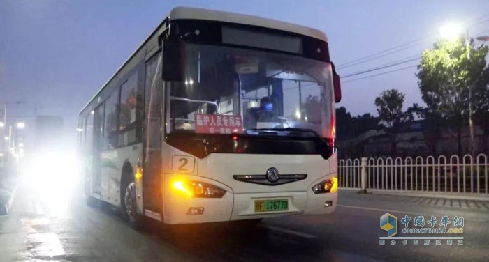 東風(fēng)汽車股份旗下東風(fēng)襄陽旅行車有限公司立即安排專人進(jìn)行工作對接，全力做好在線運營車輛的服務(wù)保障