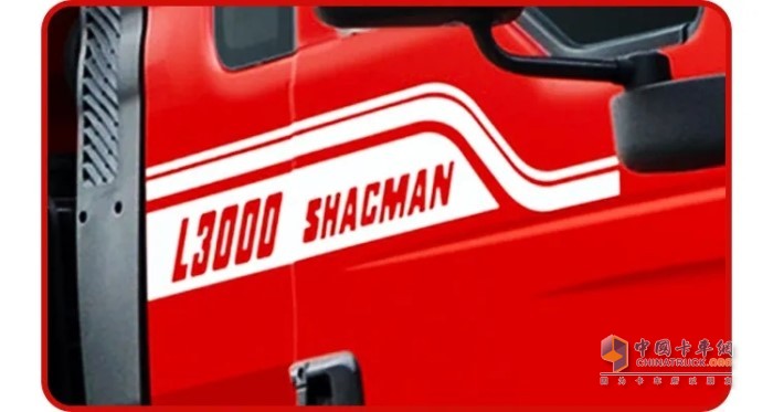 鏤空“SHACMAN L3000”車貼，為陜汽L3000的英文標識，凸顯品牌歸屬感