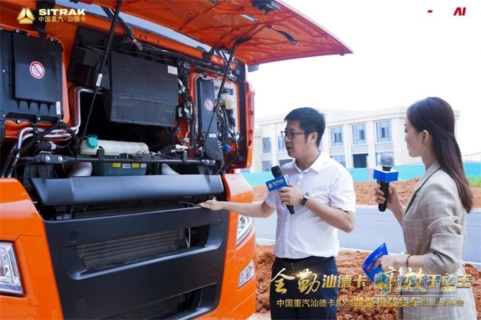 中國重汽汕德卡8×4濰柴機(jī)載貨車上市