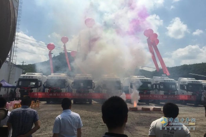 貴州區(qū)域大客戶批量交車儀式