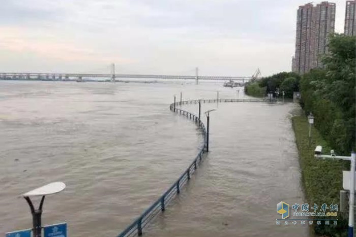 皖南地區(qū)持續(xù)遭受大暴雨、特大暴雨襲擊