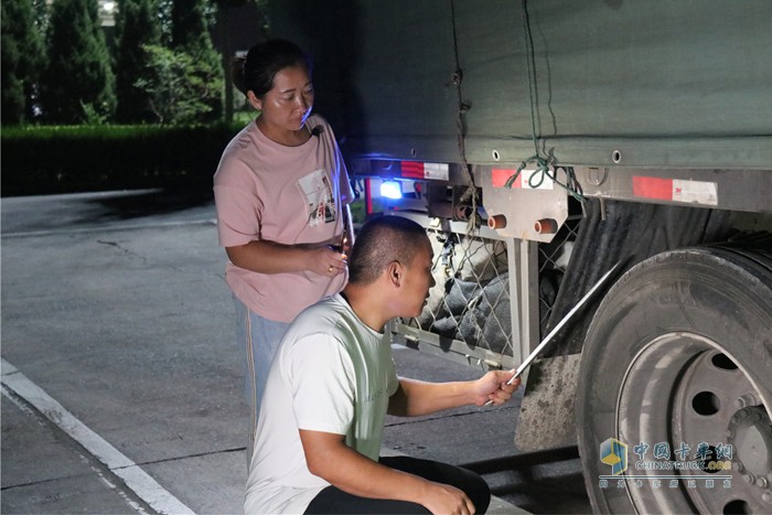 卡車夫妻寧俊峰/陳玲：解放J6L承載著我們的家庭