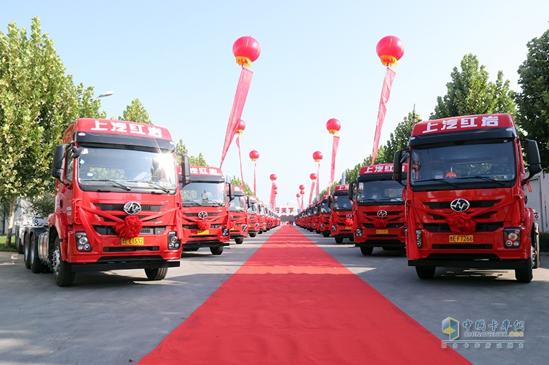 上汽紅巖牽引車再交大單 廣饒輪胎“坐”上紅巖杰卡