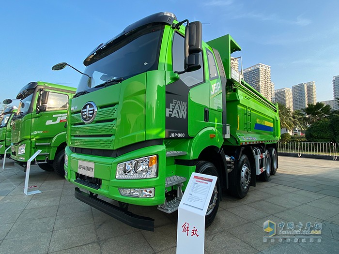 新J6P 8×4輕量化 短軸距 自卸車