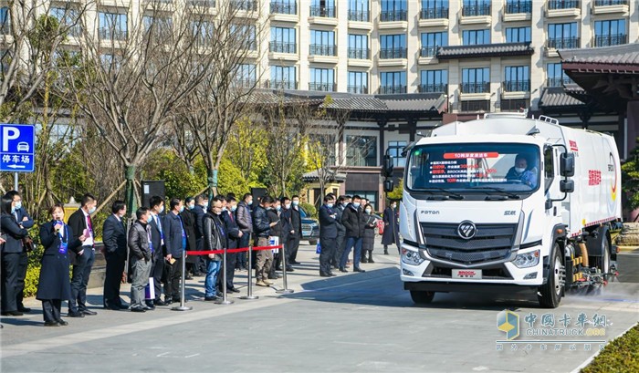 福田超級卡車“X超級動力鏈”的BROCK深度清潔車