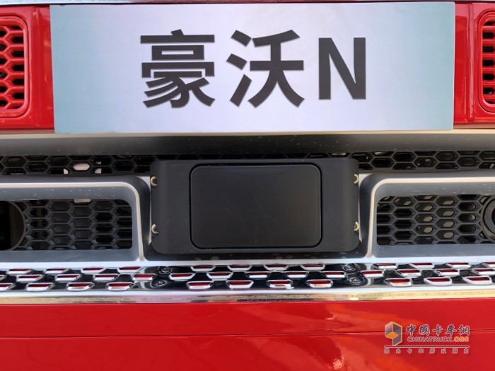 豪沃N7W牽引車(chē)?yán)走_(dá)探頭