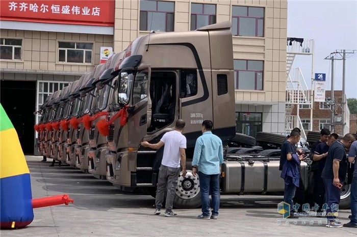 東風(fēng)商用車  天龍KL  牽引車