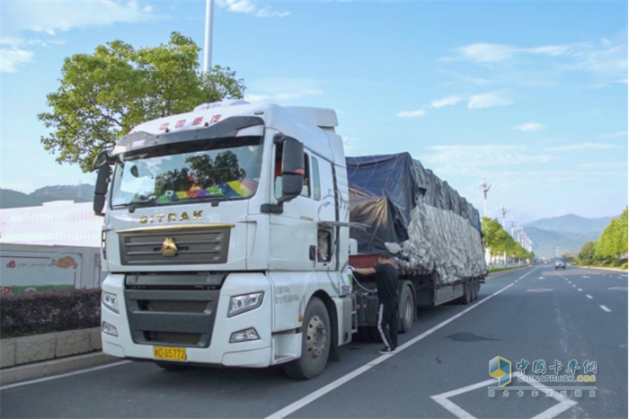 中國(guó)重汽  汕德卡   牽引車