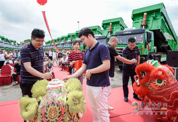 上汽紅巖  杰獅自卸車