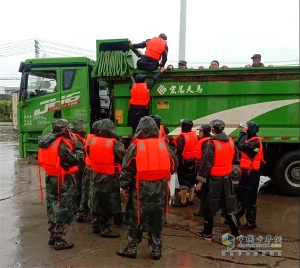 宏昌天馬   渣土車