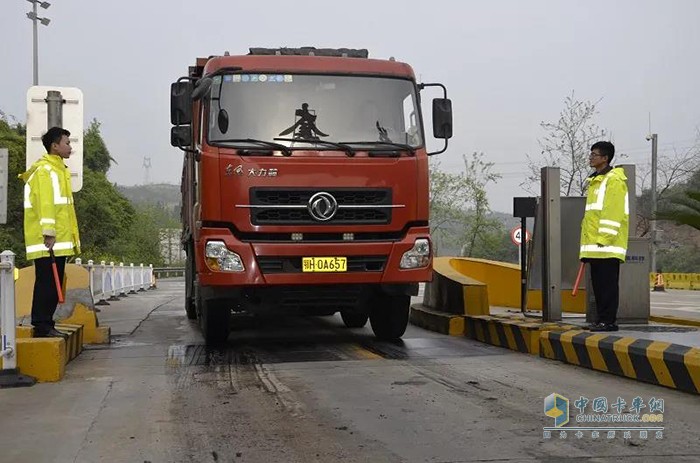 道路交通,右側行駛,中重型貨車