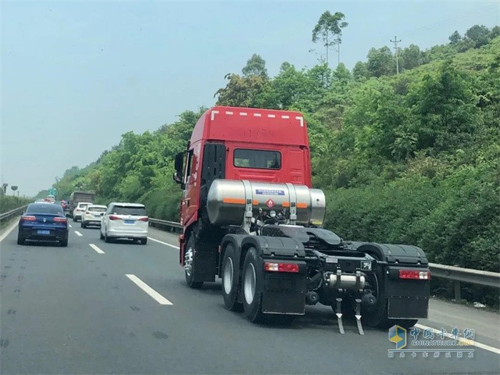 上汽紅巖  牽引車