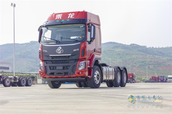 東風(fēng)柳汽乘龍  牽引車