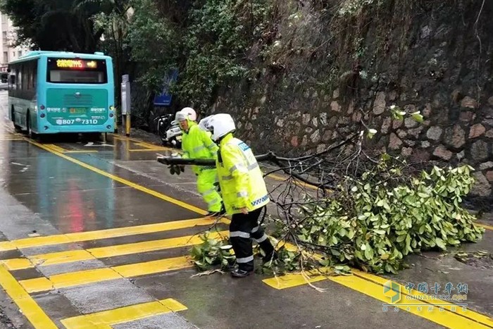 深圳交警 低溫陰雨 雨天行車