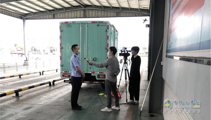 奧鈴M卡作為查驗教案車現(xiàn)身中山市車管所并榮登中山電視臺