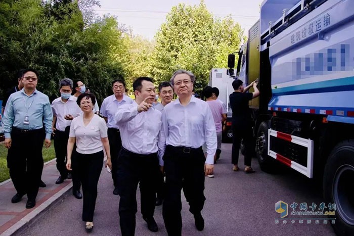 河北省委常委、唐山市委書記武衛(wèi)東專程參觀解放氫能產(chǎn)品