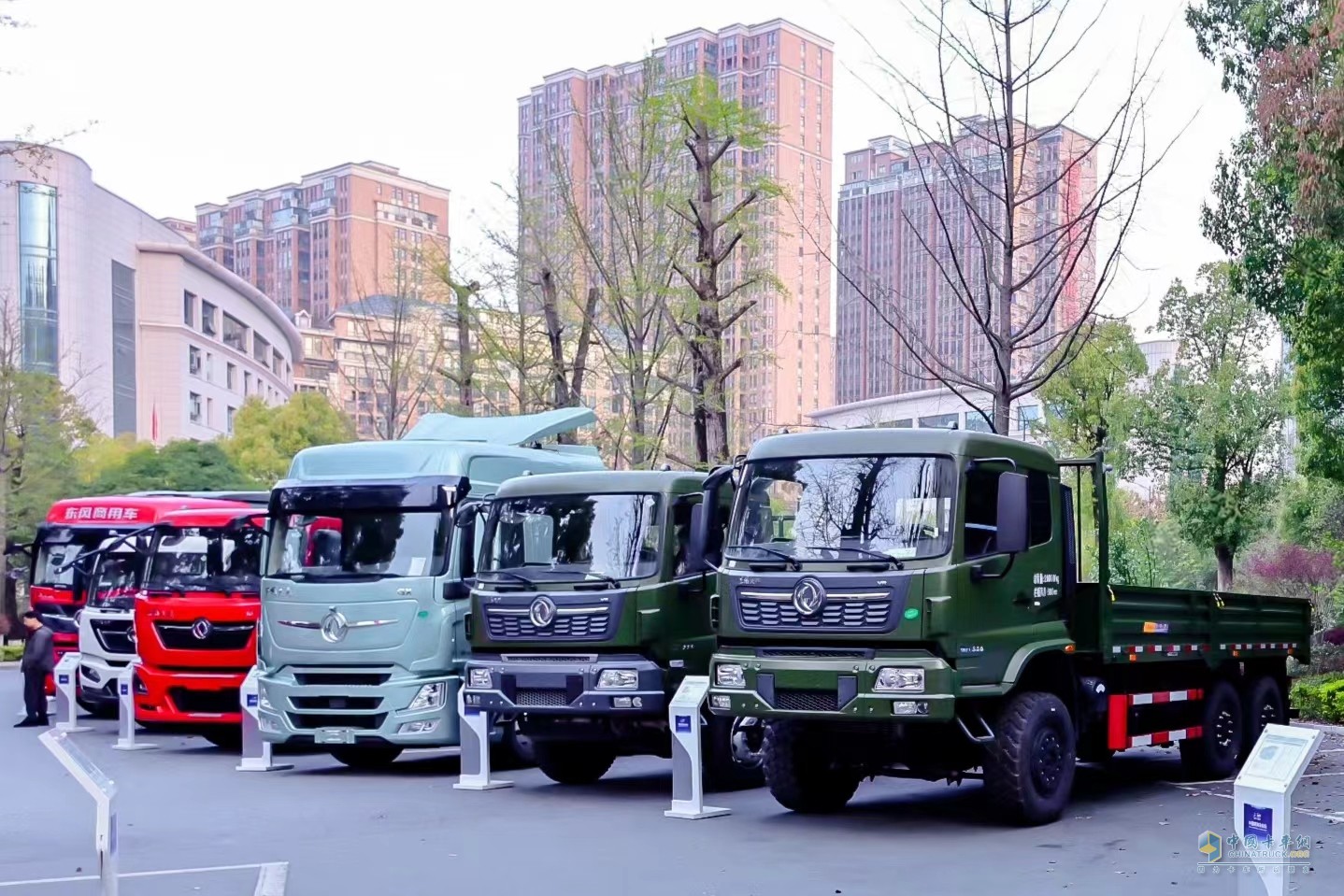 首屆中國商用車論壇盛大開幕，東風(fēng)商用車與同行共商發(fā)展大計(jì)