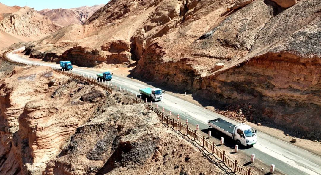 飛碟汽車“三高試驗團隊”征戰(zhàn)吐魯番