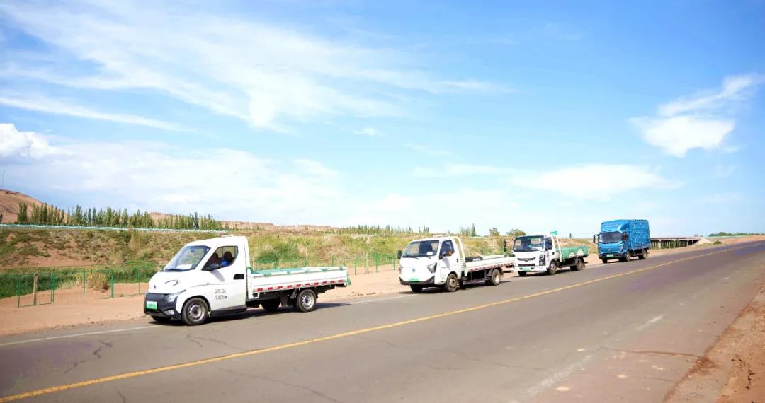 飛碟汽車“三高試驗團隊”征戰(zhàn)吐魯番