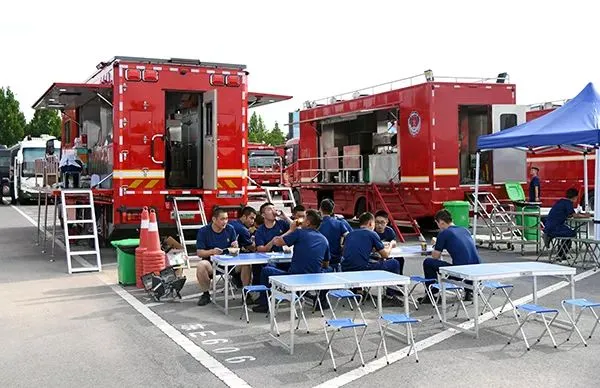 森源鴻馬飲食保障車讓“廚”類拔萃吃出戰(zhàn)斗力