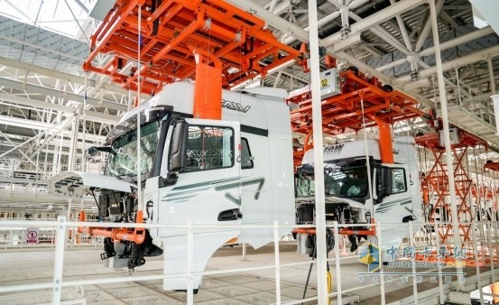 商用車市場收獲“金色十月” 解放、重汽中重卡單月銷量1.7萬+