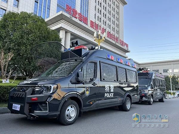 保平安 護穩(wěn)定—森源鴻馬防暴運兵車護航湖南！