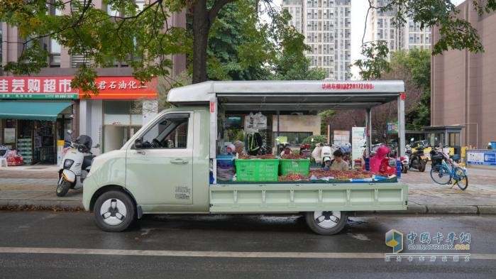 擺攤就要與眾不同！經(jīng)濟(jì)小能手祥菱Q助力王師傅高效致富