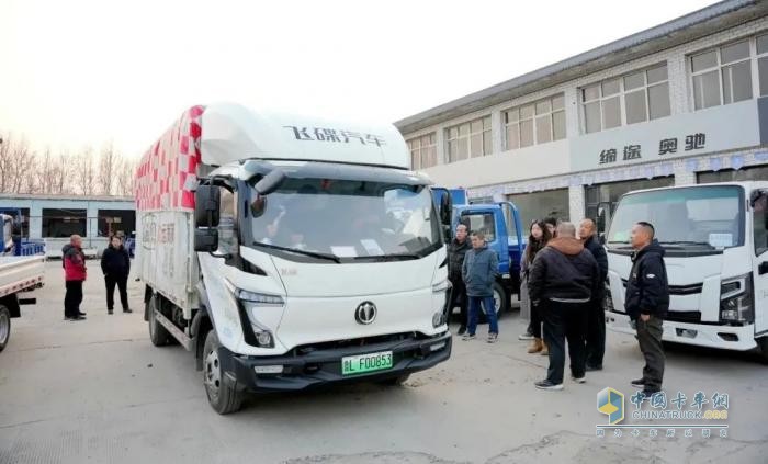 飛碟漫天飛財運滿滿 · 車友會：以車會友，馭見不凡