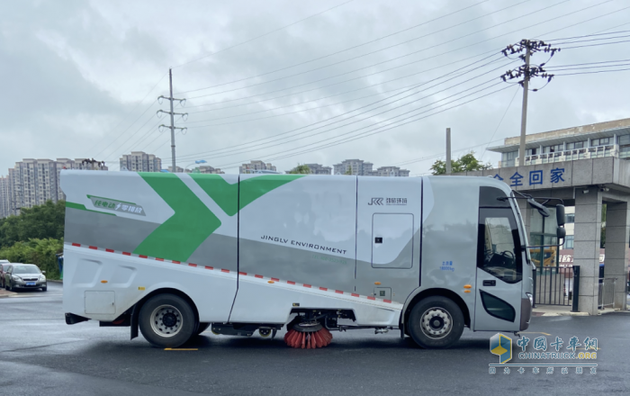 智啟未來！江淮重卡純電動18T洗掃車閃亮登場！