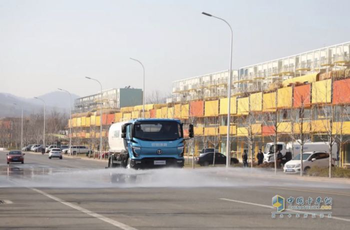 綠化噴灑車中的王牌 五征環(huán)?？萍?5方綠化噴灑車！