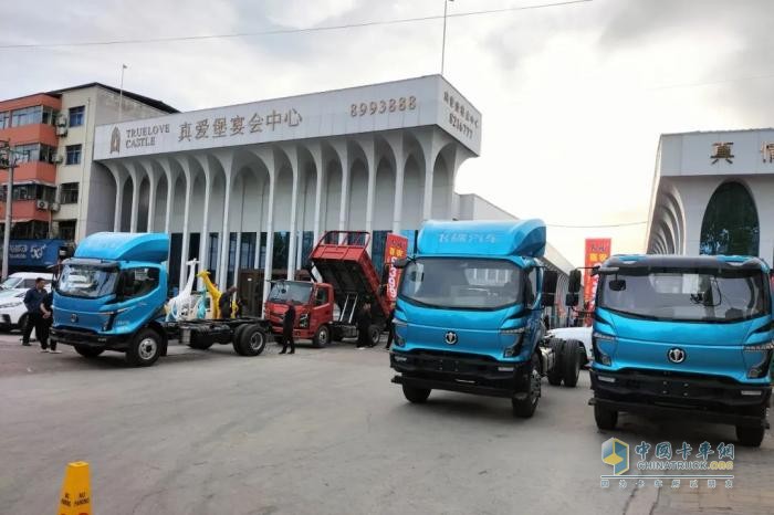 飛碟汽車燃油車4月推介會(huì)火爆全國(guó) 遍地開(kāi)花！