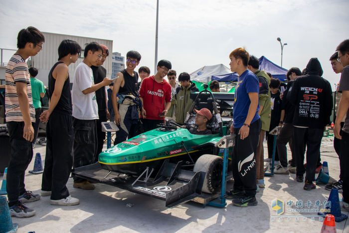 東風(fēng)HUAT車隊(duì)再展風(fēng)采 榮戰(zhàn)2023中國大學(xué)生方程式汽車大賽!