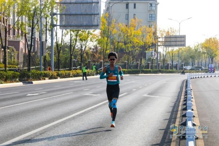 賽事官方唯一指定用車 飛碟汽車與跑友們共赴“日馬”之約！