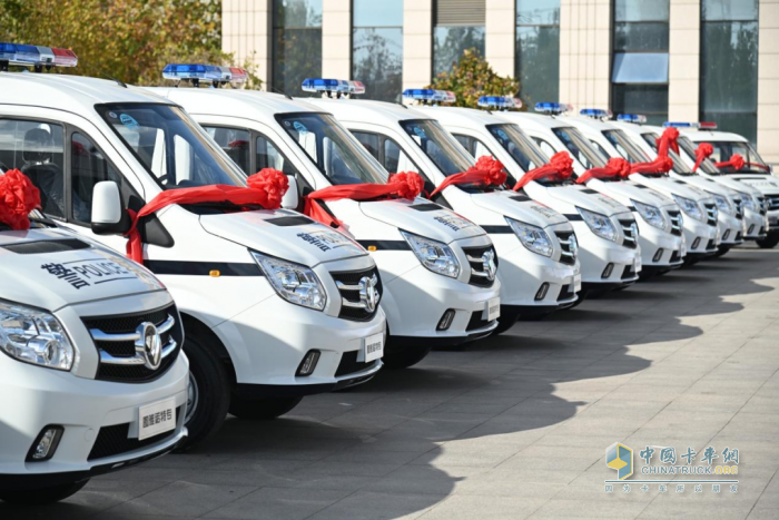 警用力量，守護(hù)安心！圖雅諾警用車(chē)輛批量交付，共筑城市“安全網(wǎng)”